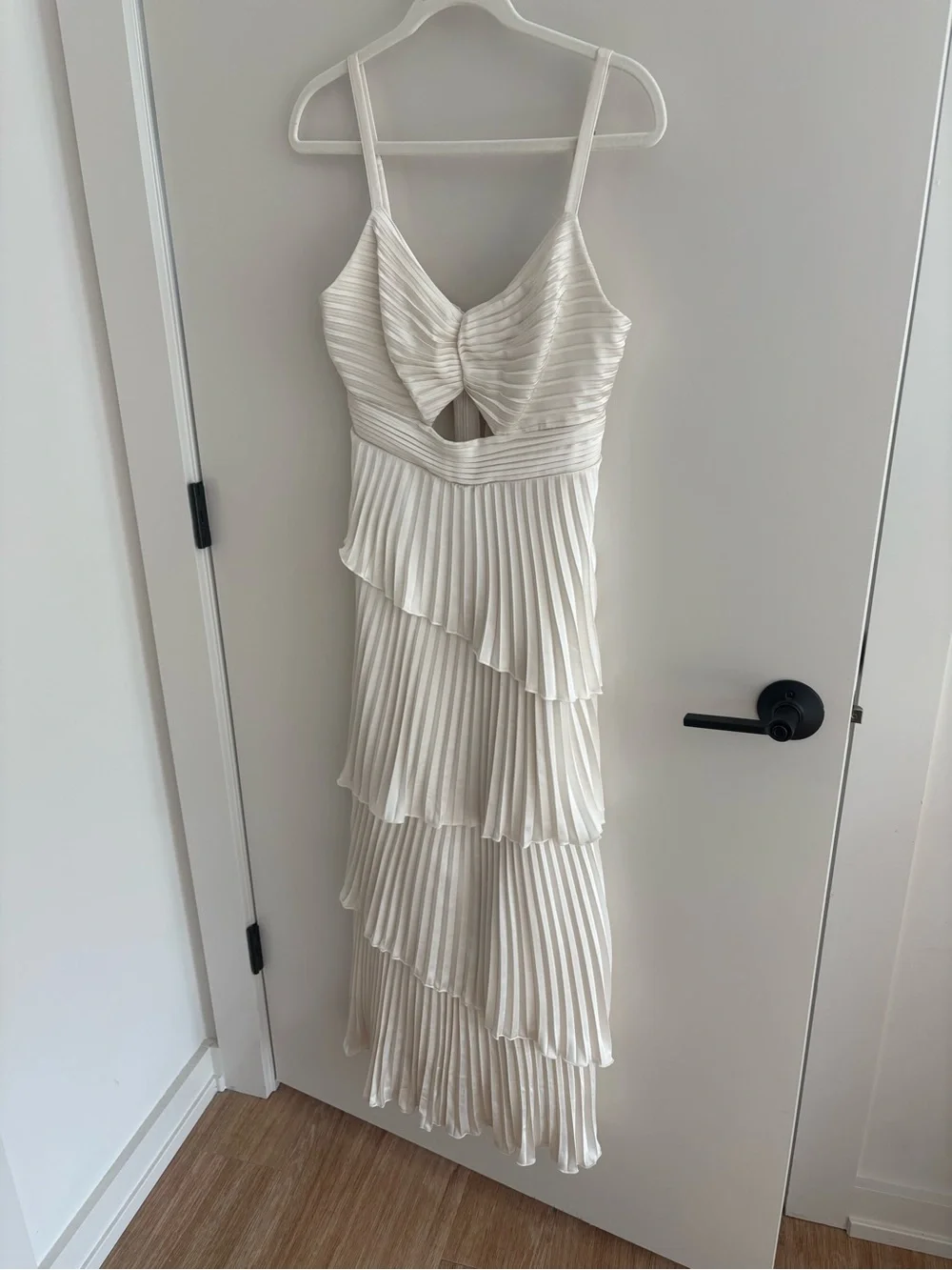 Abercrombie & Fitch Giselle Cream Pleated Tiered Maxi Dress Asymmetric Layers M